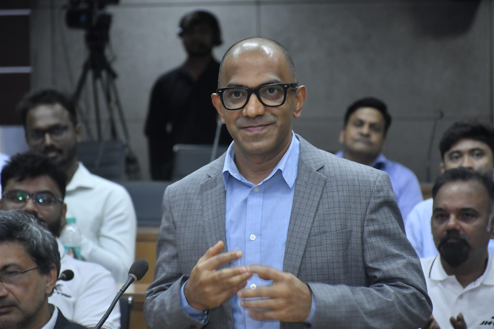 Dr. Anand Fadte